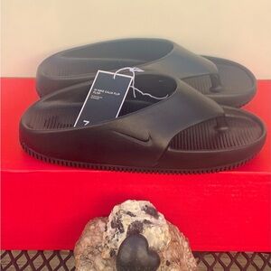 NWT NIKE CALM FLIP FLOPS WOMENS 7 BLACK